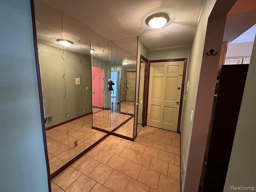 2 bed, 1428 sqft, $1,600 — Photo 2