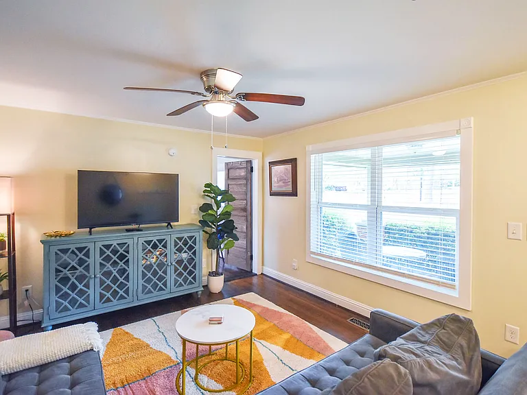 1490 N Ridge St — Photo 10