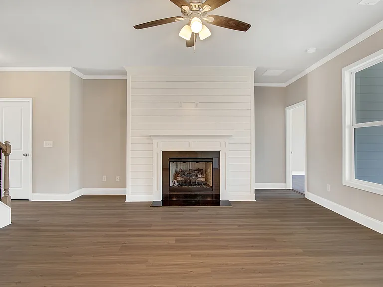 5157 Parkwood Dr — Photo 7
