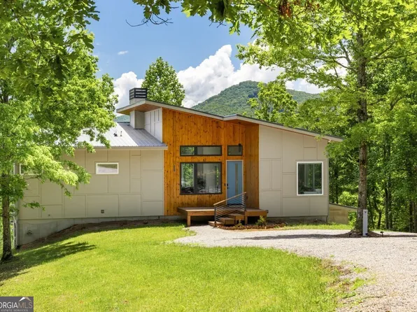 209 Brannon Ridge Rd, Young Harris, GA 30528