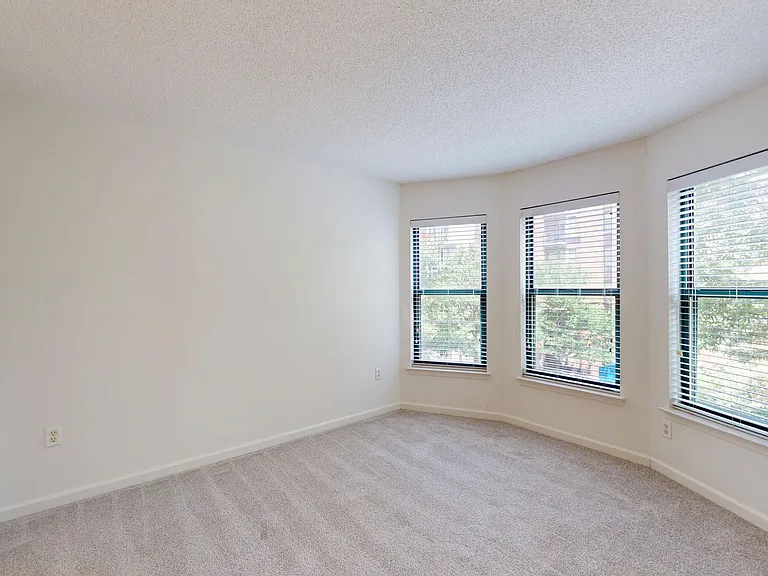 1301 Thomas Circle — Photo 90
