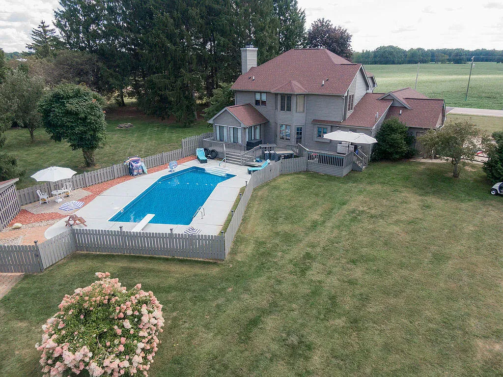 6075 K Dr S photo 1