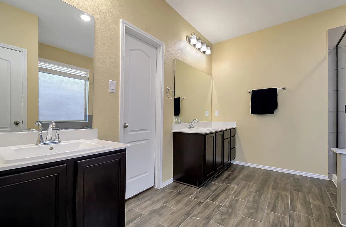 5 bed, 3.5 bath, 3963 sqft, $3,500 — Photo 3