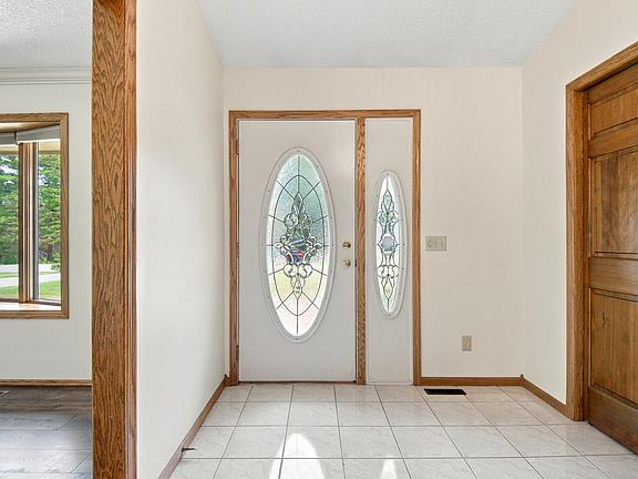 4th image of 402 24th St SW