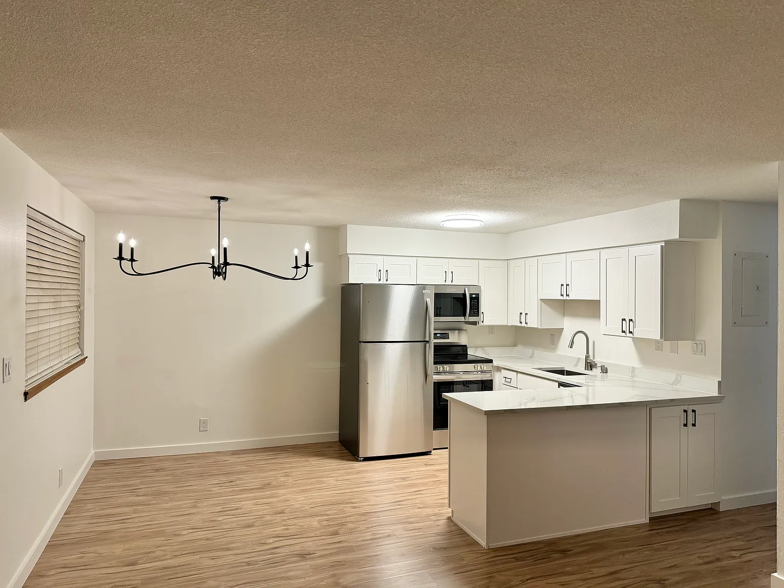 2 bed, 800 sqft, $1,695 — Photo 2