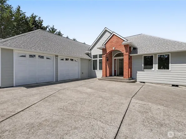 111 Les Saints Road, Sequim, WA 98382