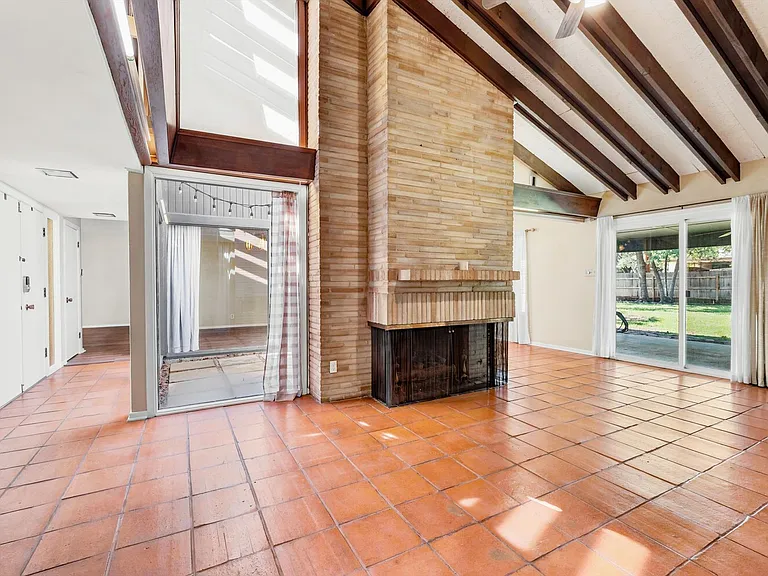 1127 Mount Rainier Dr — Photo 6