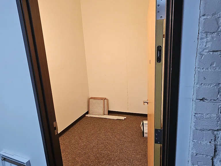 319 Broadway N #304 — Photo 17