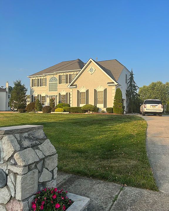 1st image of 24 Kirsten Dr