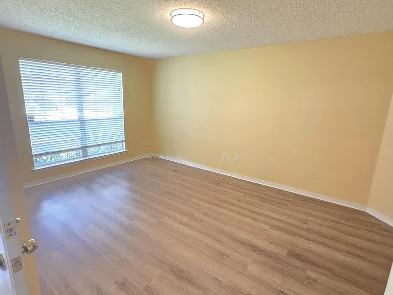 1589 Guardian Ct — Photo 9