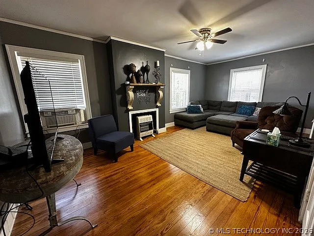 211 W Kings Rd — Photo 5