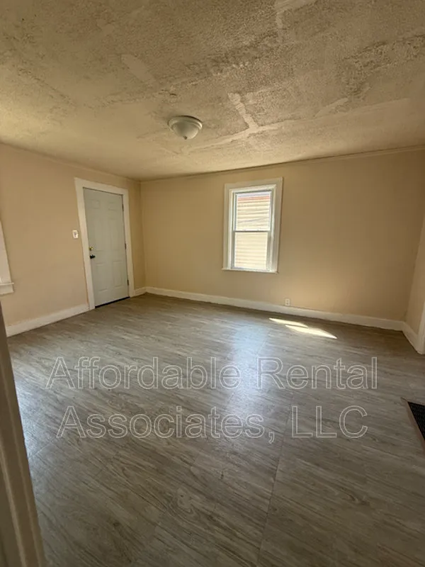 2 bed, 1.0 bath, $1,157 — Photo 4