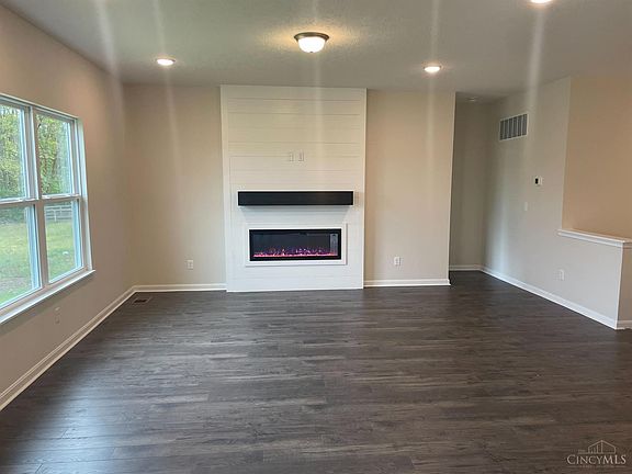 3rd image of 146 Hanford Ln