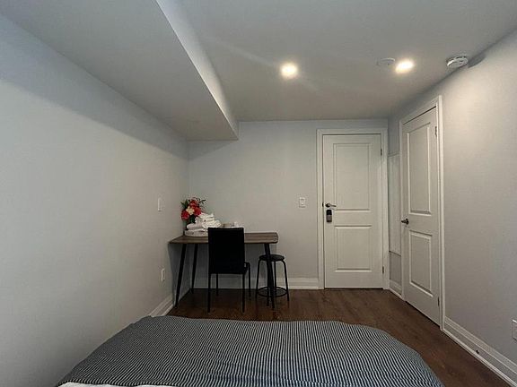5th image of 973 Willowdale Ave Suite B