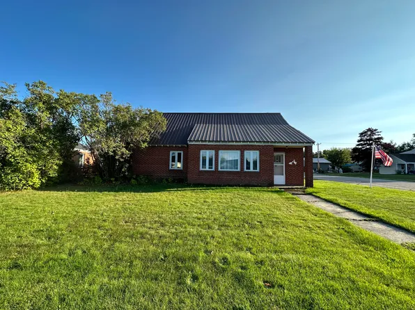 105 W Avenue D, Newberry, MI 49868