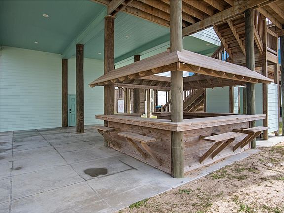 4th image of 812 S Crystal Beach Rd