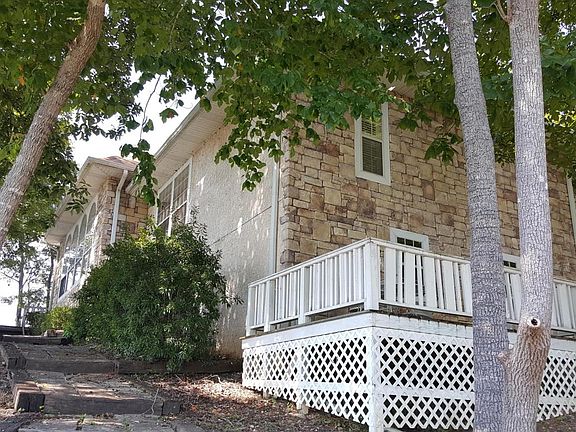 3rd image of 528 Mountain Laurel Dr