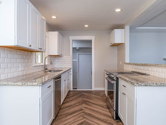3rd image of 4253 SE Johnson Creek Blvd
