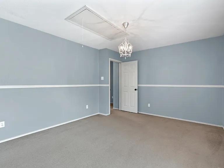 2704 Greenlee Dr — Photo 22