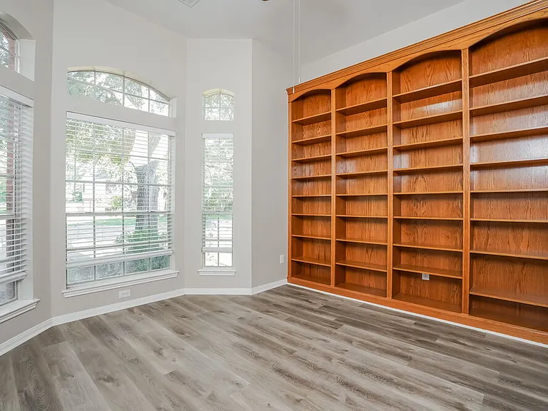1423 Tilman Dr — Photo 10