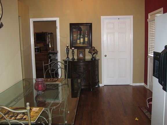 Breakfast area has hardwood flrs.