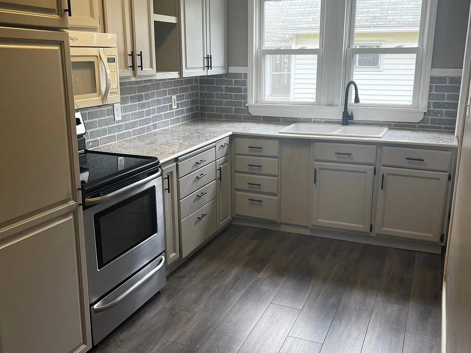 2 bed, $1,000 — Photo 1