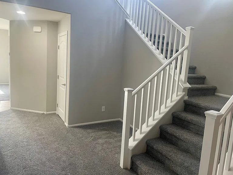 8365 S Pioneer Way — Photo 4