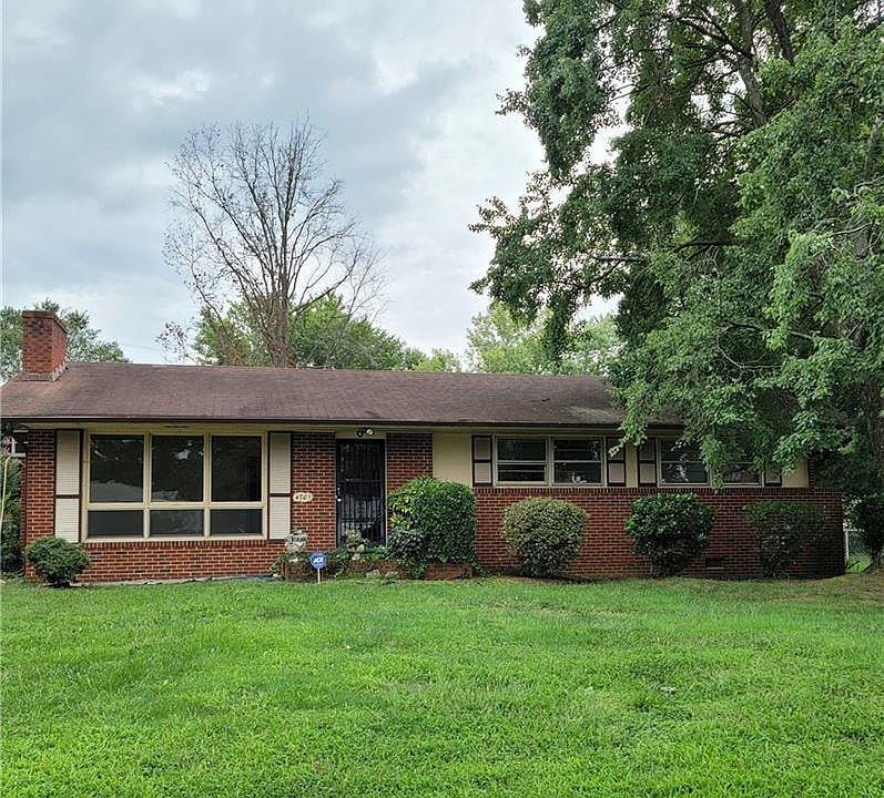 2nd image of 4701 Laurie Ln