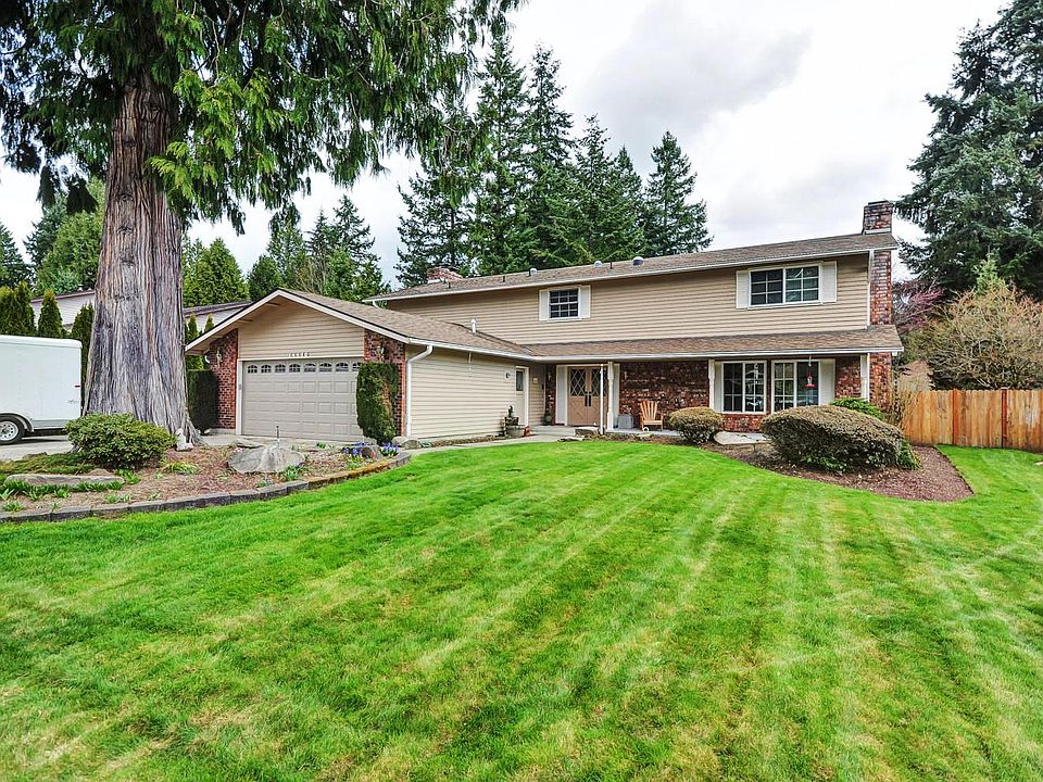 Beautiful 4 bedroom colonial