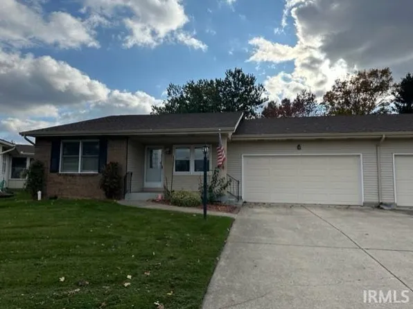 1928 Stonehedge Ln, South Bend, IN 46614