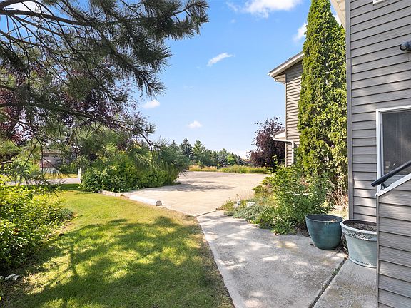 3rd image of 135 Garden Dr APT A
