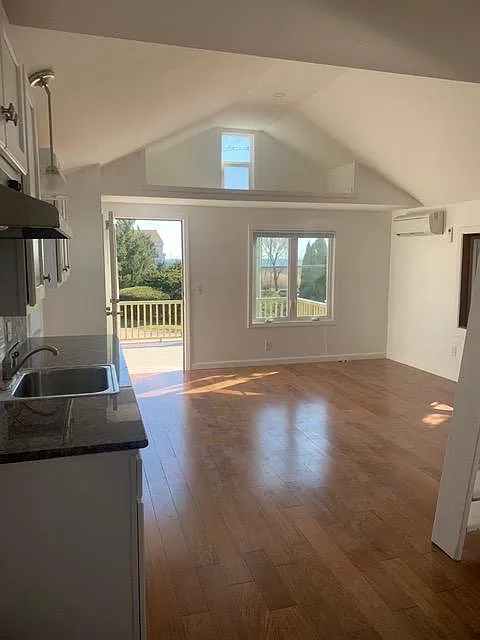 1 bed, 700 sqft, $2,500 — Photo 2