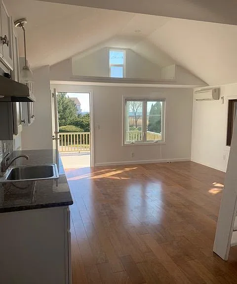 48 Winona Ave — Photo 2