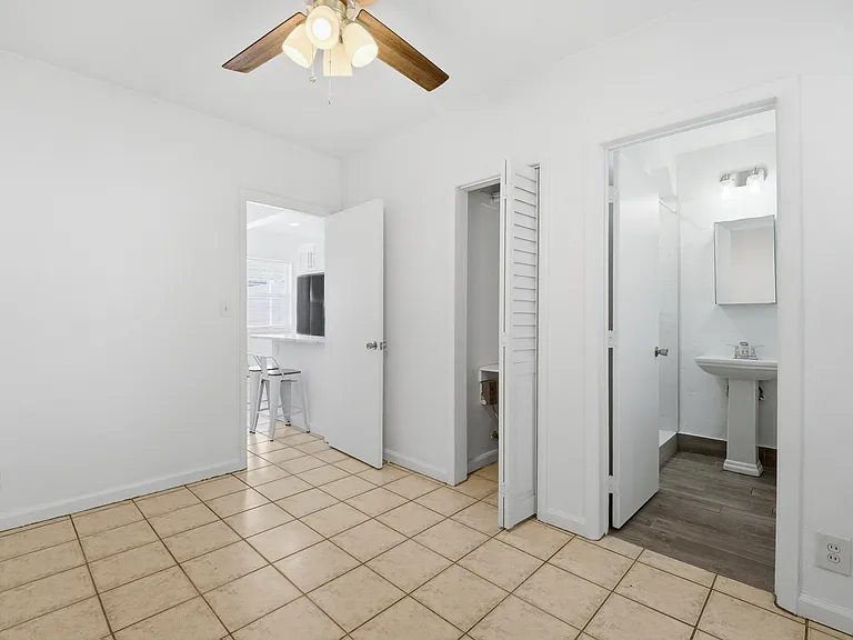 412 SE 16th St #3A — Photo 13