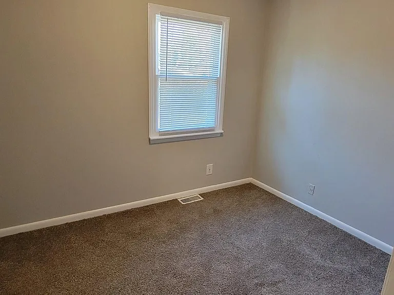 3923 Overland Hts #B — Photo 7