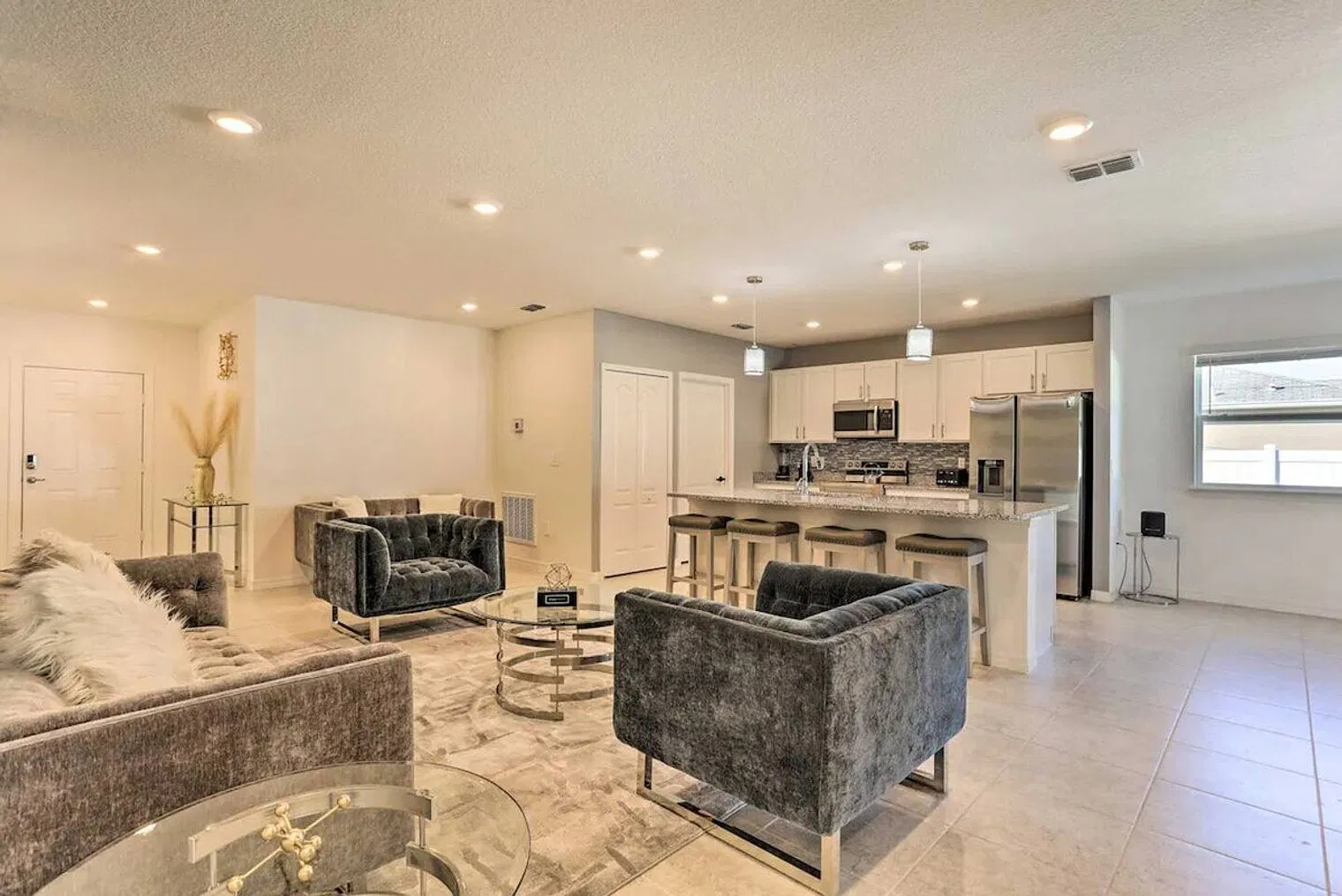 4 bed, 2.0 bath, $9,000 — Photo 3