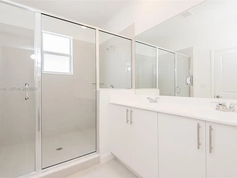 2636 SE 8th Ct — Photo 6