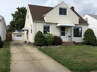 8302 Renwood Dr, Parma, OH