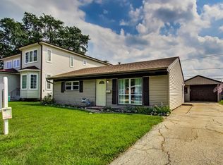 123 W Manchester Dr, Wheeling, IL