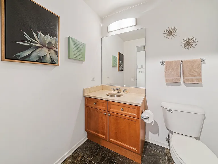 900 N Kingsbury St #800 — Photo 17