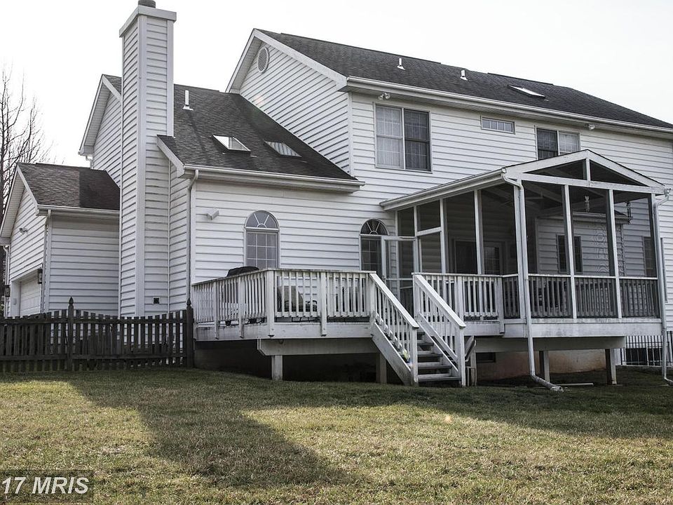 2nd image of 3708 Thoroughbred Ln