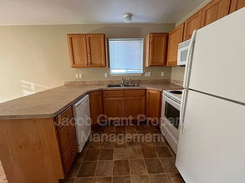 2 bed, 1.0 bath, 765 sqft, $950 — Photo 3