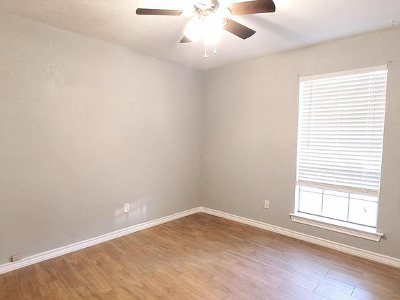 5th image of 801 Wandering Way Dr