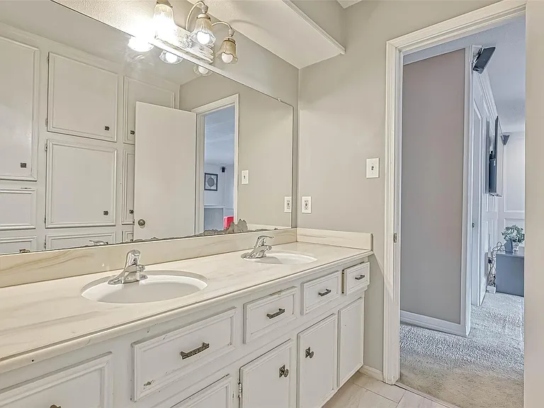 711 Lodgehill Ln — Photo 23