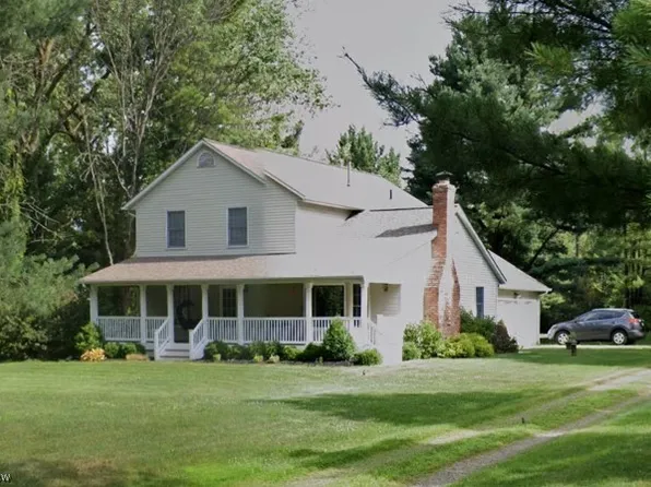 499 Bellus Rd, Hinckley, OH 44233