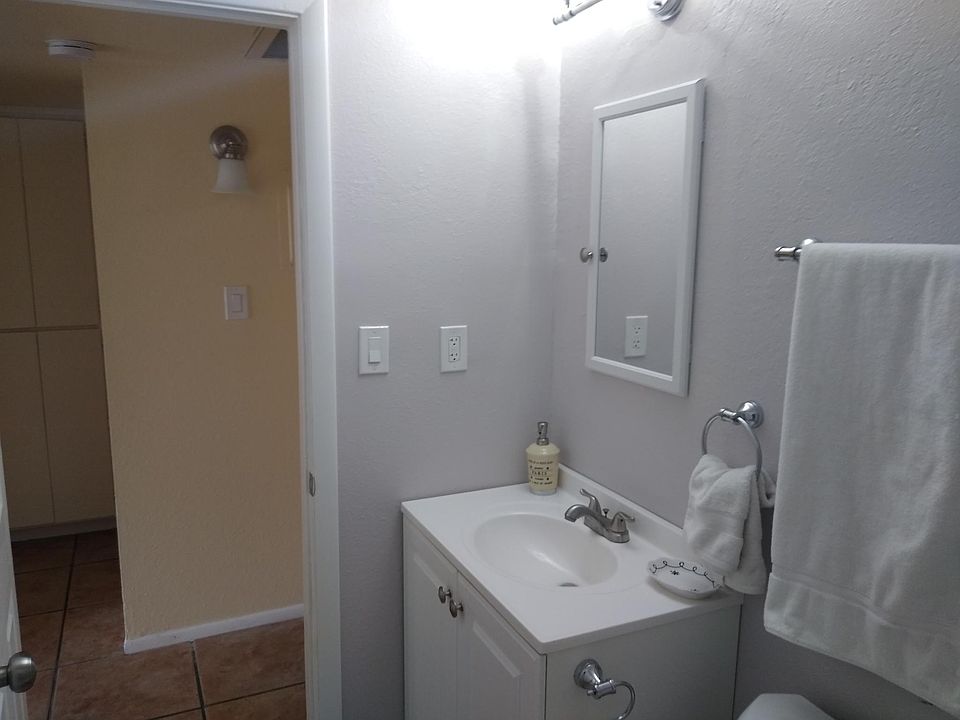 1st image of 1319 E Vista Ave APT D