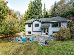 3359 Leroy Cir, Clinton, WA 98236