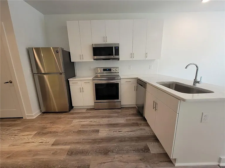 525 Parkway Dr #306 — Photo 6
