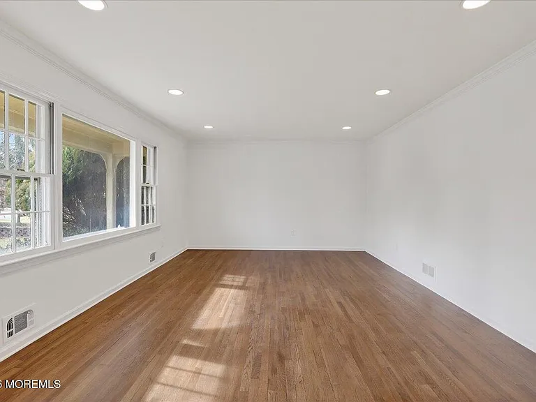 15 Harbor Ct — Photo 10