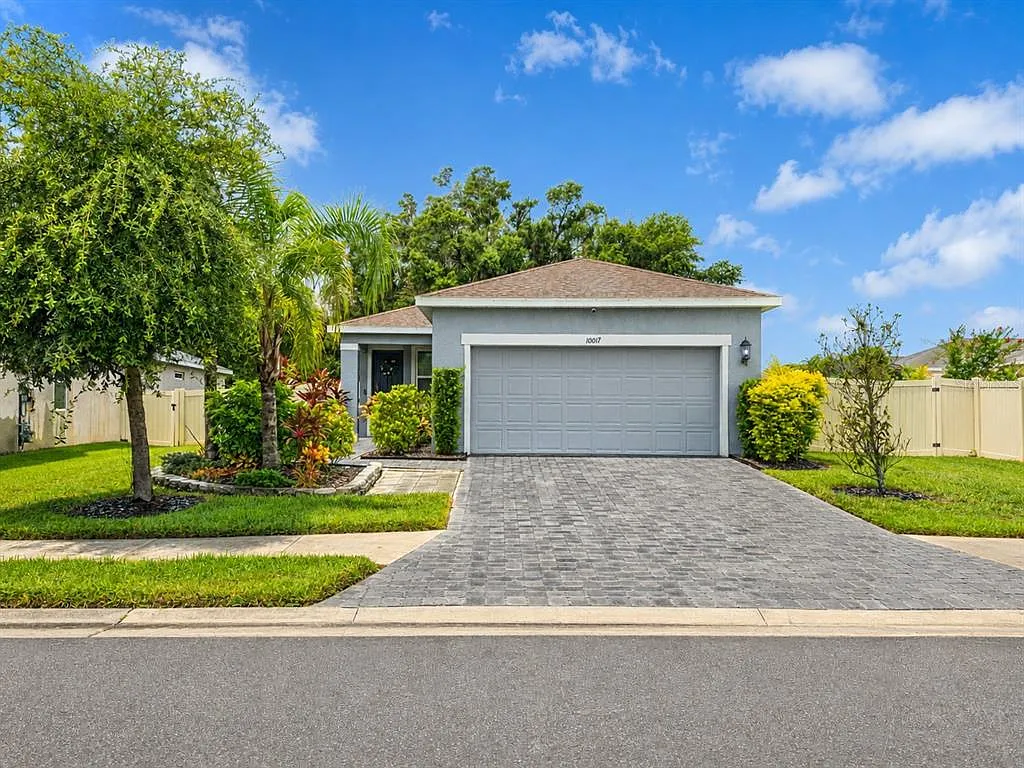 4 bed, 2.0 bath, 1633 sqft, $2,500 — Photo 1